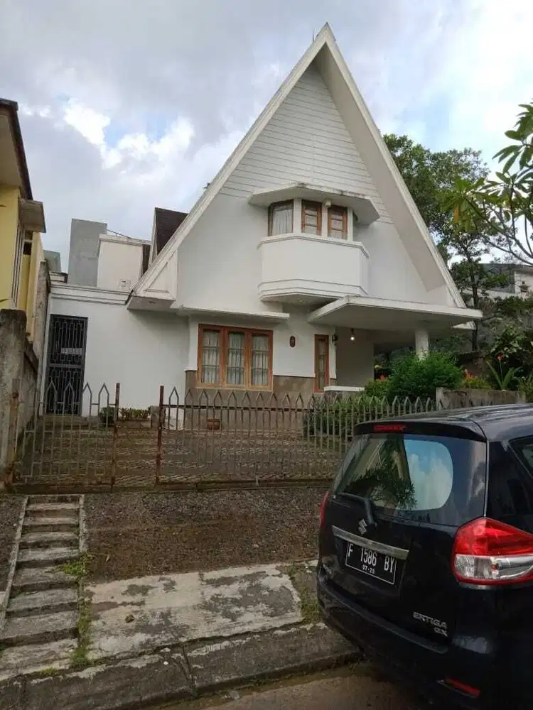 MURAH rumah klasik dan nyaman  di sentul city