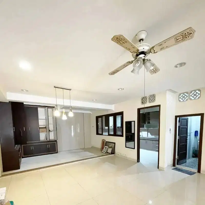 Rumah Siap Huni daerah Komplek Polonia