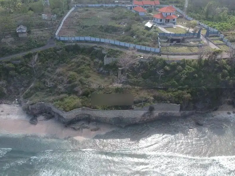 Tanah Pinggir Jalan di Batu Nunggal, Nusa Penida, Bali