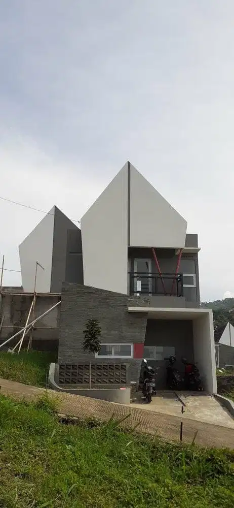 Dijual rumah 2 lantai cluster KPR jatihandap padasuka dkt pusat kota