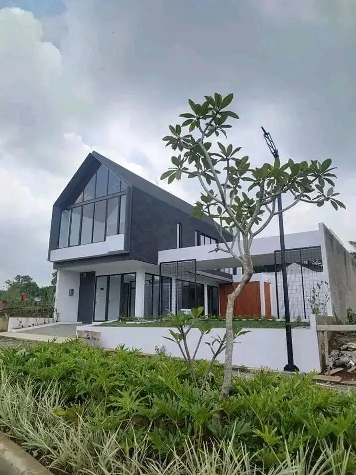 Dijual rumah mewah 2 lantai di Dago Ciumbuleuit