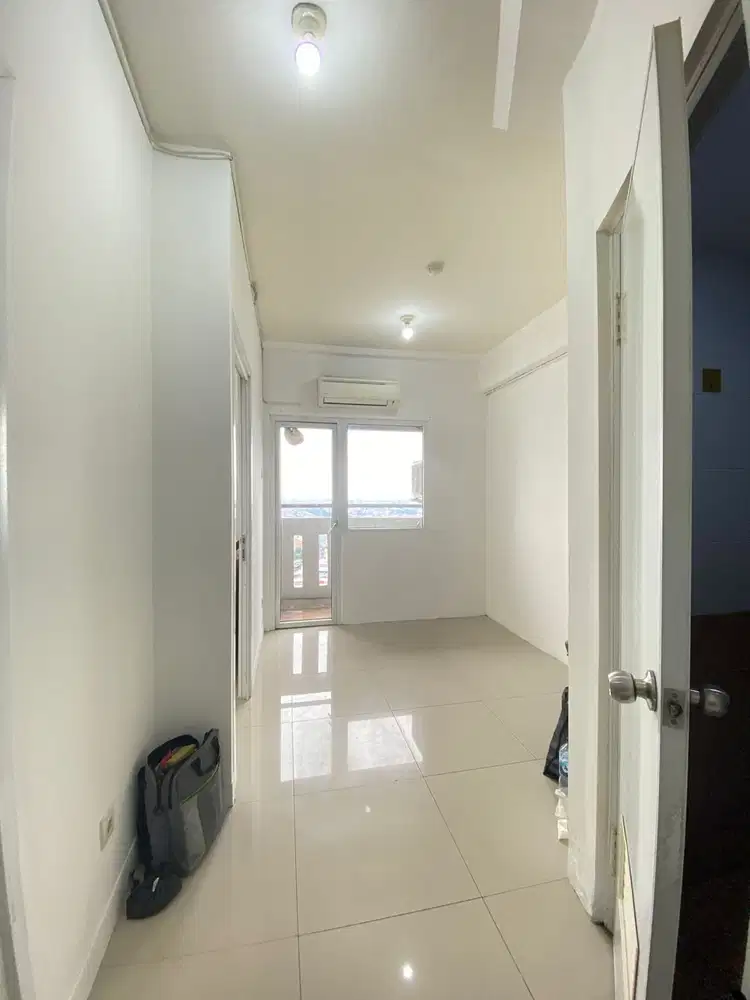 SEWA Unfurnish Apartemen Green Pramuka City 2BR Di Atas Mall