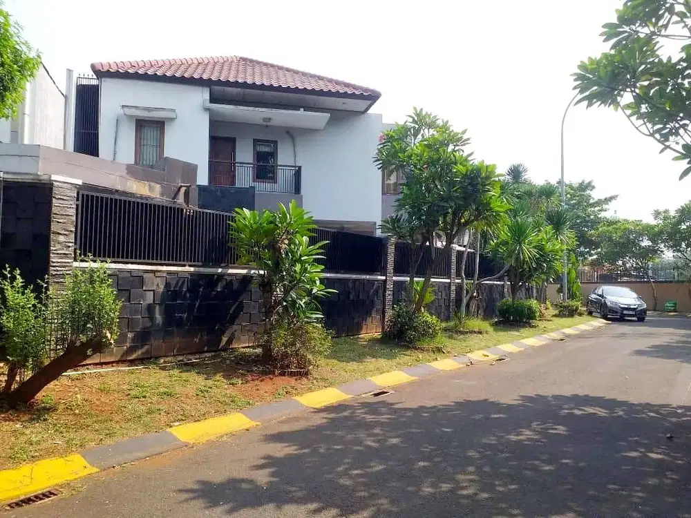 RUMAH HOOK DENGAN SWIM POOL dan ROOFTOP DI PUSPITA LOKA BSD TANGSEL