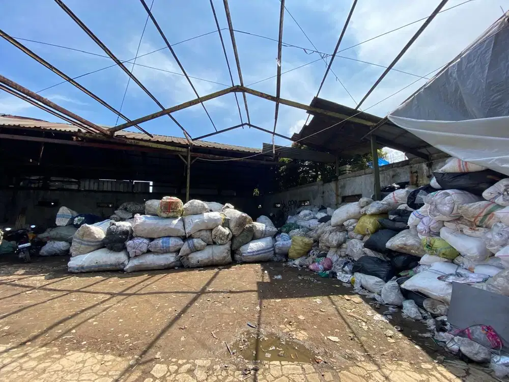 Dijual Gudang MURAH hitung tanah 607 m2 di Cigondewah Hilir