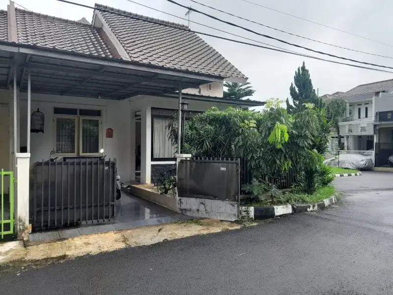 Rumah Hoek Taman di Perumahan Taman  Yasmin Sektor 7