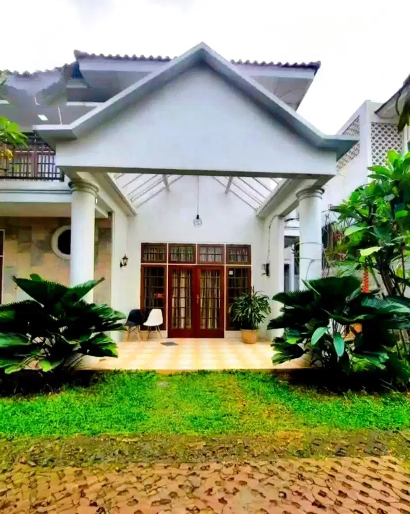 Sewa Rumah Klasik 2 Lantai di Cilandak Bebas Banjir
