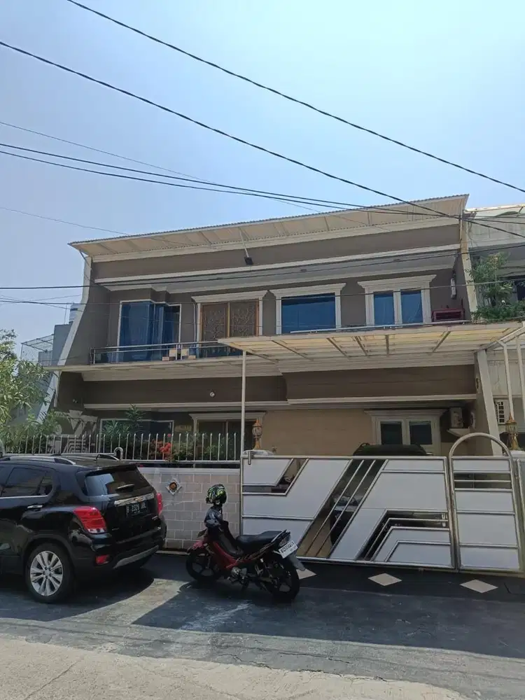 Rumah Muara Karang Blok 8 Uk 10x20,semi furnish,rapih,2,5 lantai,sltn