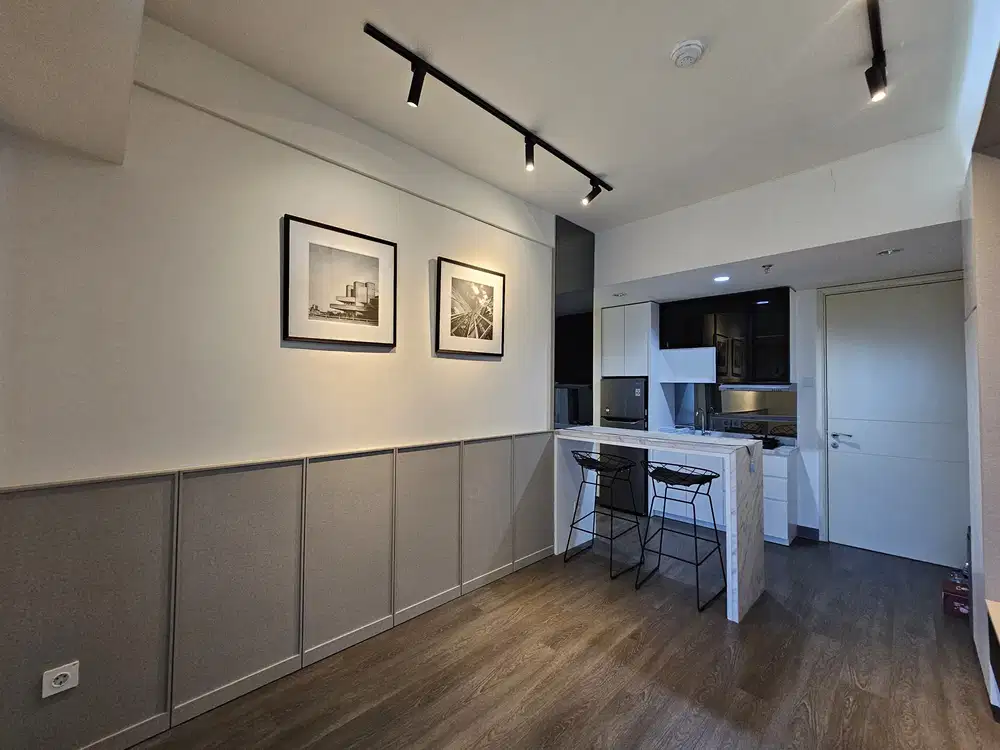 JUAL CEPAT Apartemen AMOR, 2 BR, Furnish Bagus, Pakuwon City, Surabaya