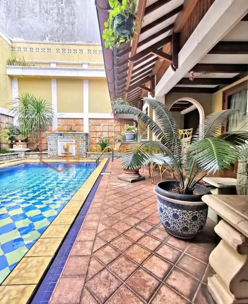 Home Sweet Home 1 LT Halaman Luas di Jl BDN I Cilandak Jakarta Selatan