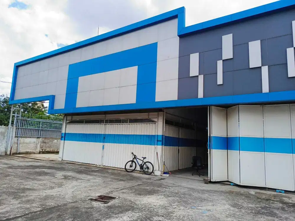 Dijual Bangunan Gedung 2 LT Bekas Bengkel Mobil Di Cipondoh Tangerang