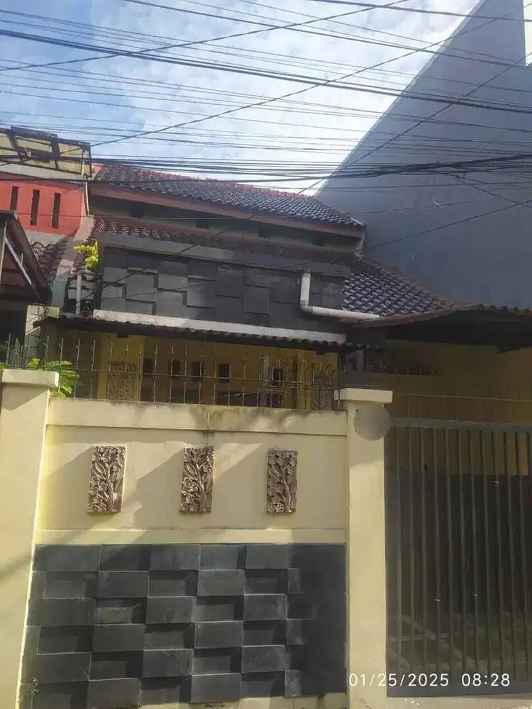 Dijual rumah minimalis dengan harga terbaik di jalan Sadar Ciganjur