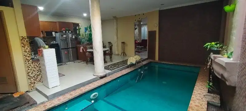 dijual rumah furnish plus kolam renang di kota wisata cibubur