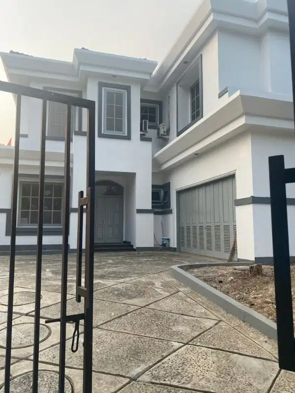 Rukah Bangunan Mandiri Konsep American Classic Boulevard