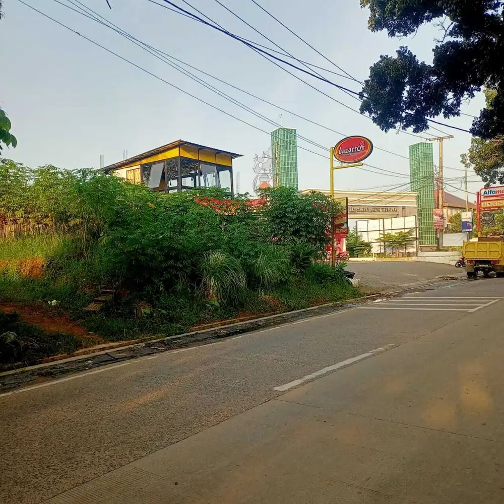 Tanah samping gerbang kampus cocok buat usaha indomart atau Cafe