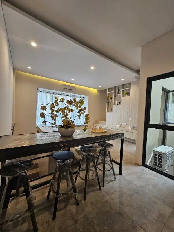 Rumah Cantik Brand New 3 Lantai Full Furnished Termurahhh