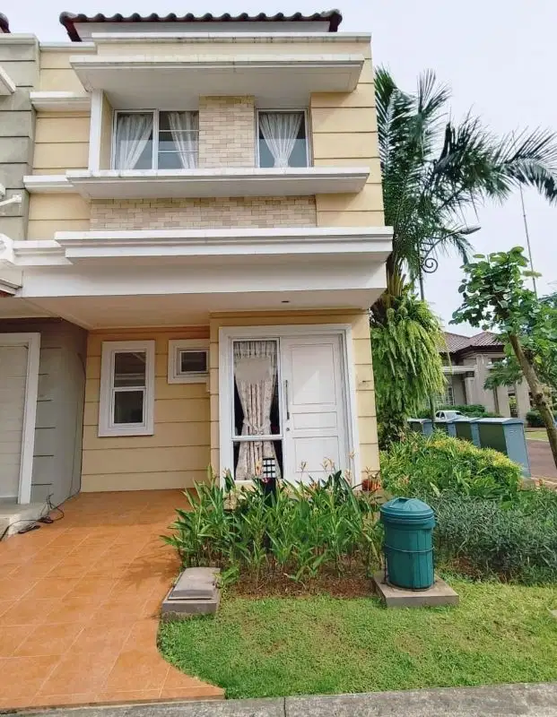 Super Murah Rumah Cluster  2 lantai Posisi  Hoek Dkt Club House