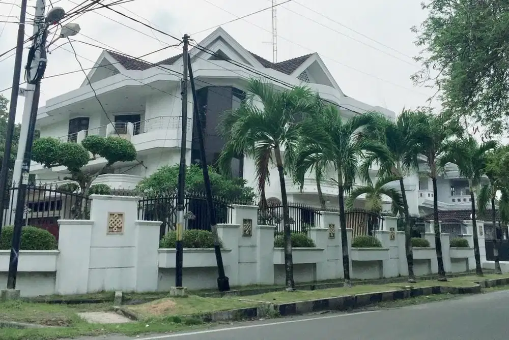 Villa Hook di Jalan Juanda Simpang Gurila