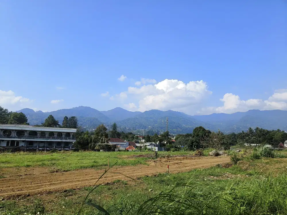Tanah di cisarua Puncak dekat jalan raya dan wisata cimory