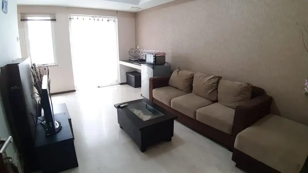 Disewakan semi furnish tipe 2br apartment royal mediterania garden res
