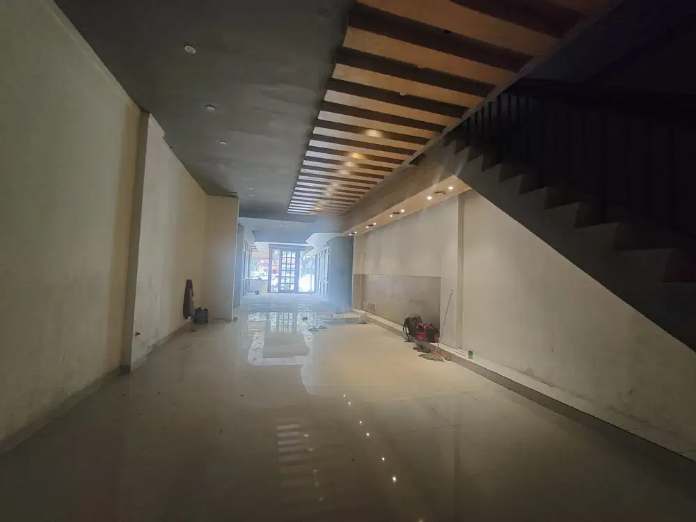 Disewakan ruko pik 1 4 lantai stategis cocok u resto dll nego