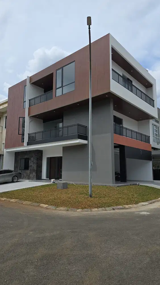 Dijual Hunian Mewah 3 Lantai di Sutera Flamboyan, Alam Sutera, Tgr