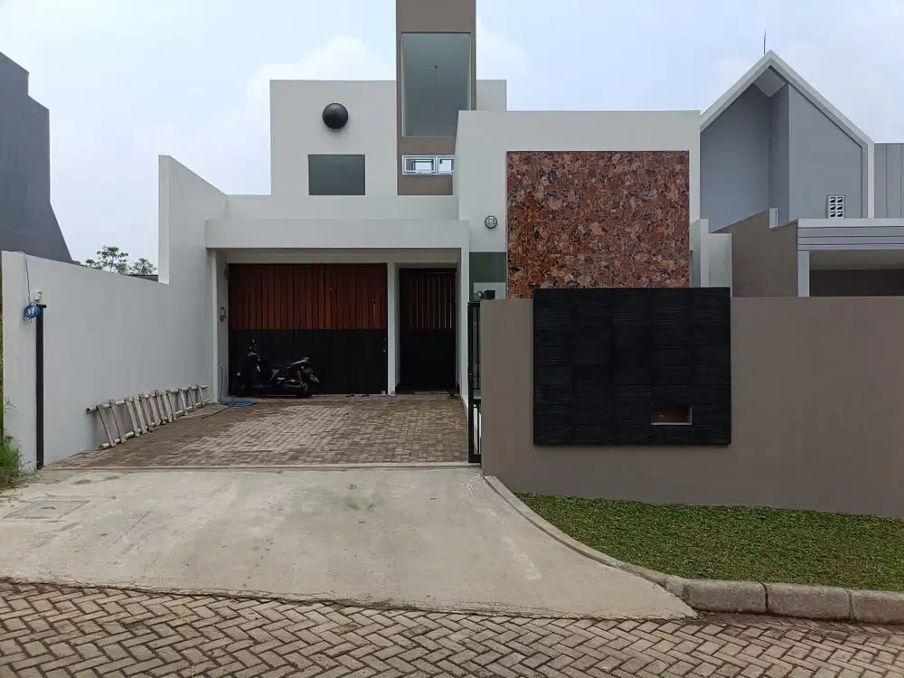 RUMAH BARU TROPIS MODERN BANYAK BUKAAN DI KAWASAN SETIABUDI REGENCY