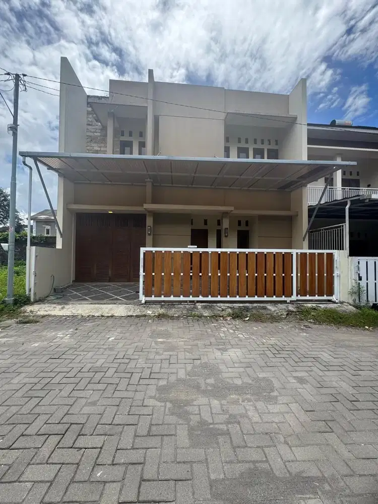 RUMAH 2 LANTAI STRATEGIS MURAH DI DAERAH PLEMBURAN SLEMAN YOGYAKARTA