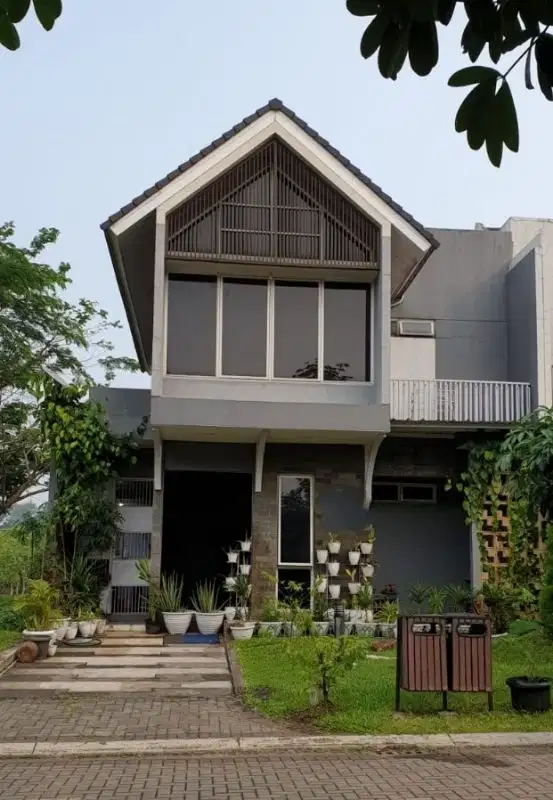 Rumah Cantik Lokasi Asri Dan Strategis Di Bsd City
