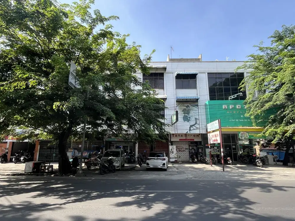 Ruko di Jalan HM Yamin / Serdang ( Depan RS Pringadi )