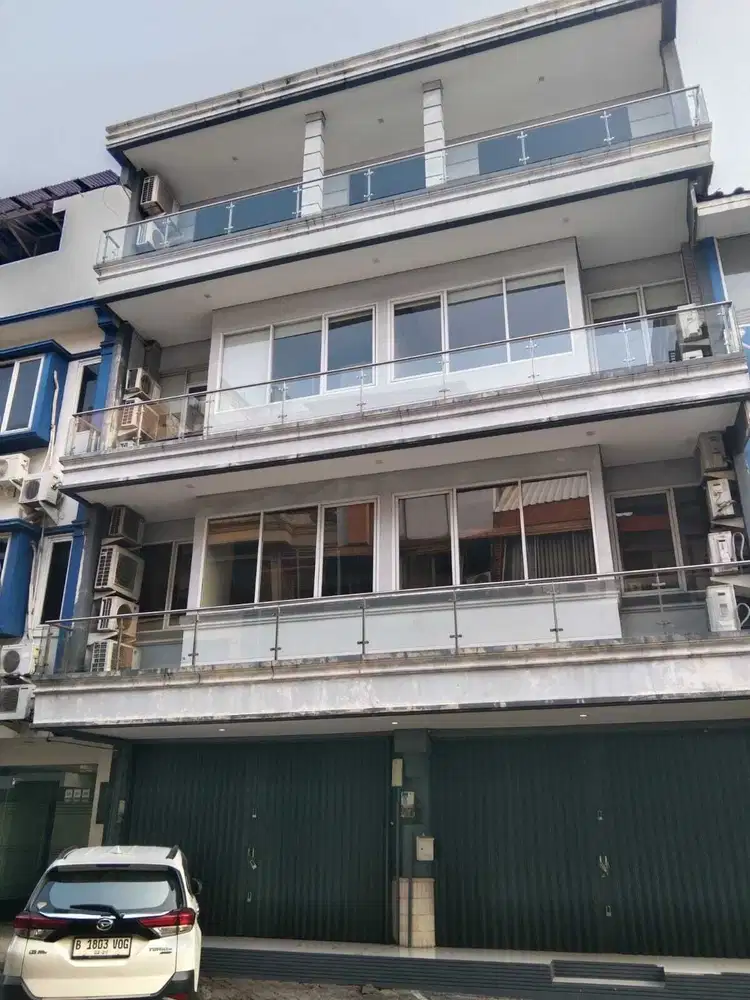 Ruko Gandeng Terawat di Kebayoran Baru Parkir Luas Mudah