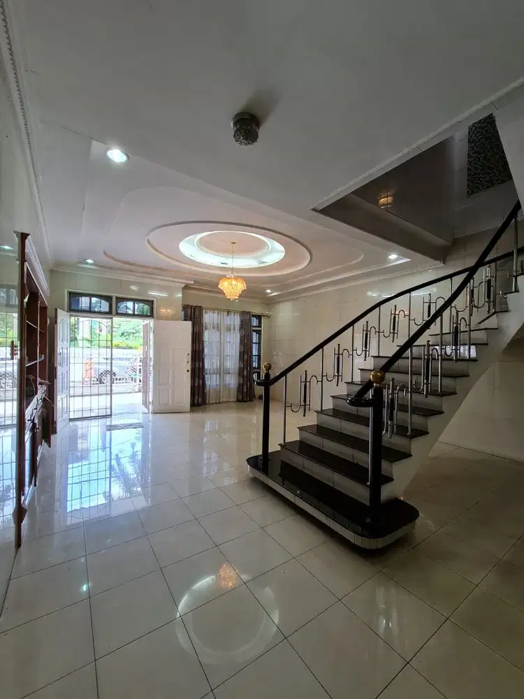 Villa Komplek Polonia Indah