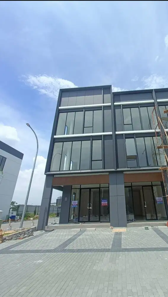 DIJUAL RUKO GANDENG 2, LOKASI STRATEGIS DI HAMPTON AVENUE