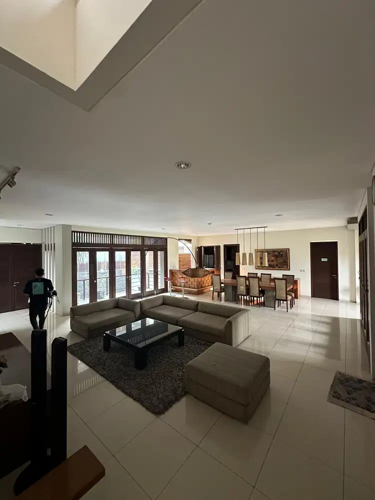 Rumah Cantik Mewah Asri di Batununggal Indah