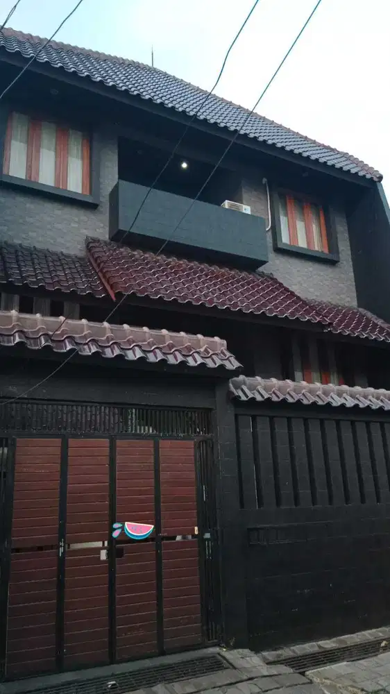 Rumah Cantik 3 Lantai di Kelapa Gading , Jakarta Utara (e0118cl)