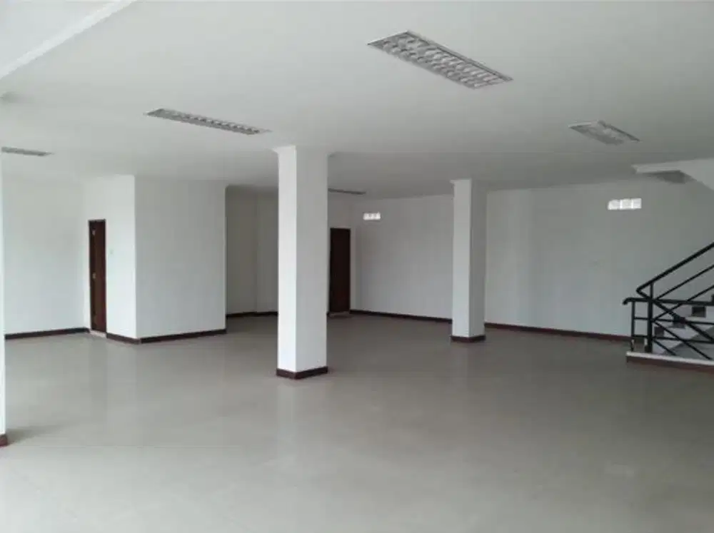 RUKO GANDENG 4 1/2 LT PINGGIR JALAN PANJANG KEBON JERUK JAKARTA BARAT