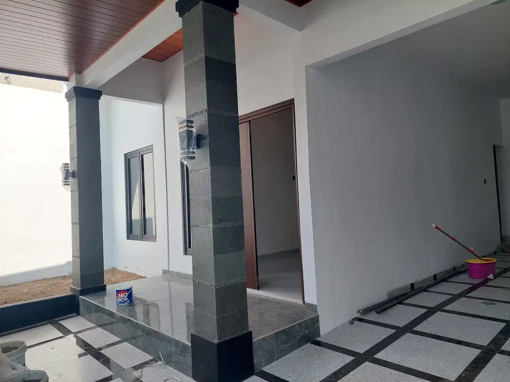Rumah Mewah Baru 2 Lt di Perumahan Fajar Indah Colomadu Karanganyar