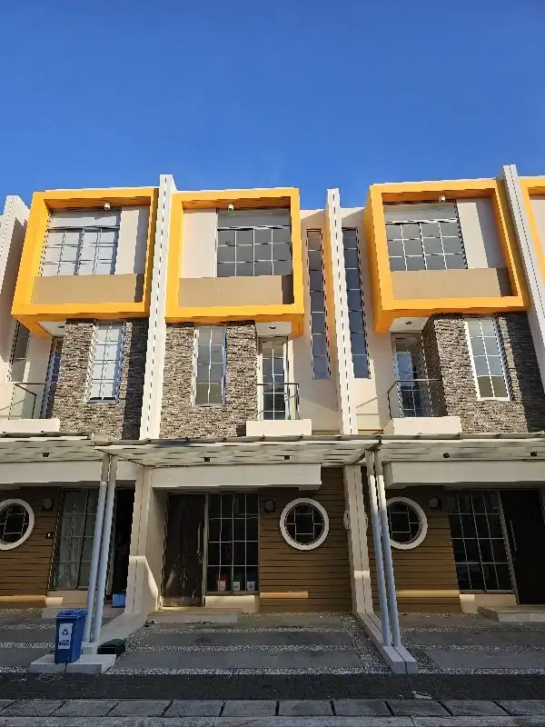 Disewa Rumah 3 Lantai PIK 2 Ukuran 4.5x10 Ada AC