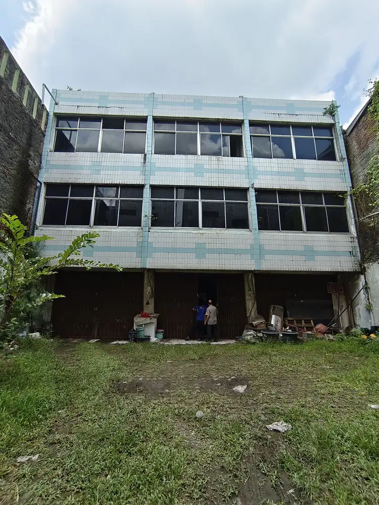 Dijual murah Ruko HITUNG TANAH saja di pinggir jalan Tuparev Karawang