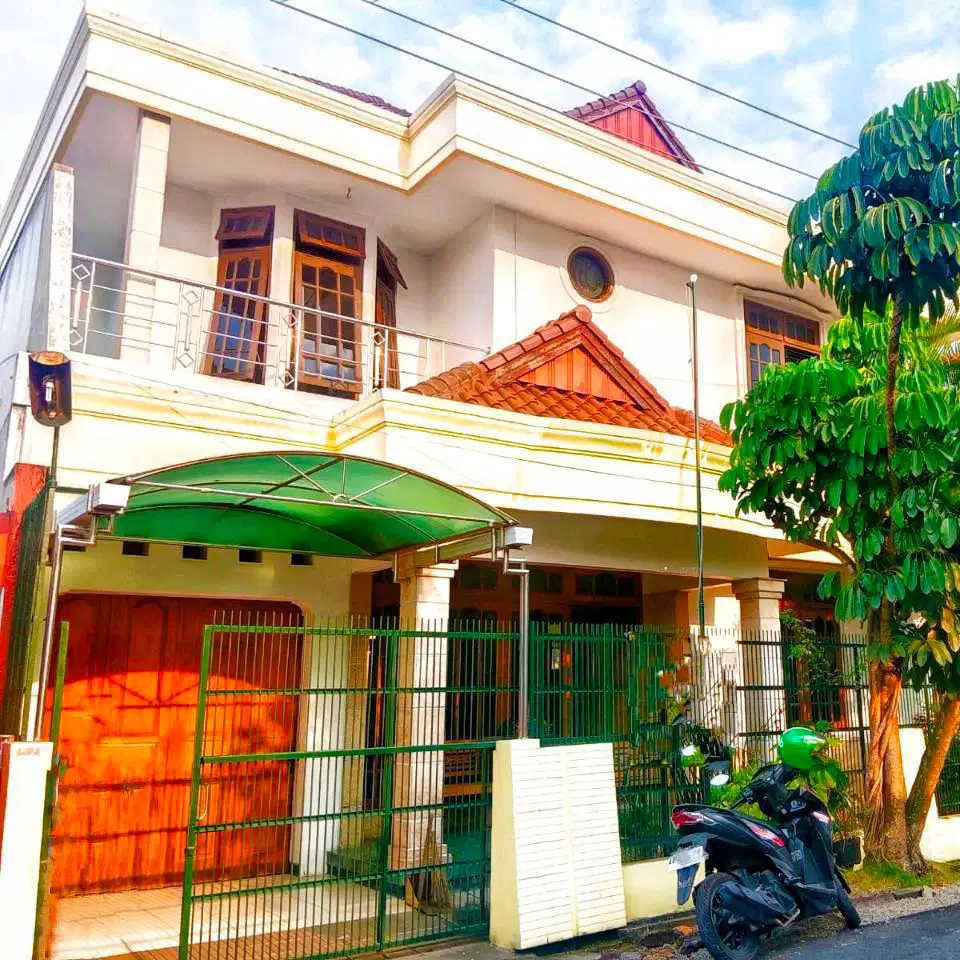 Rumah Second harga turun 2 Lt terawat dekat tol klodran