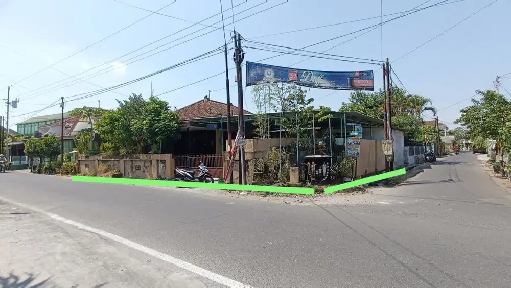 Rumah Luas 310m² Akses 2 Jalan Aspal di Pusat Kota Solo