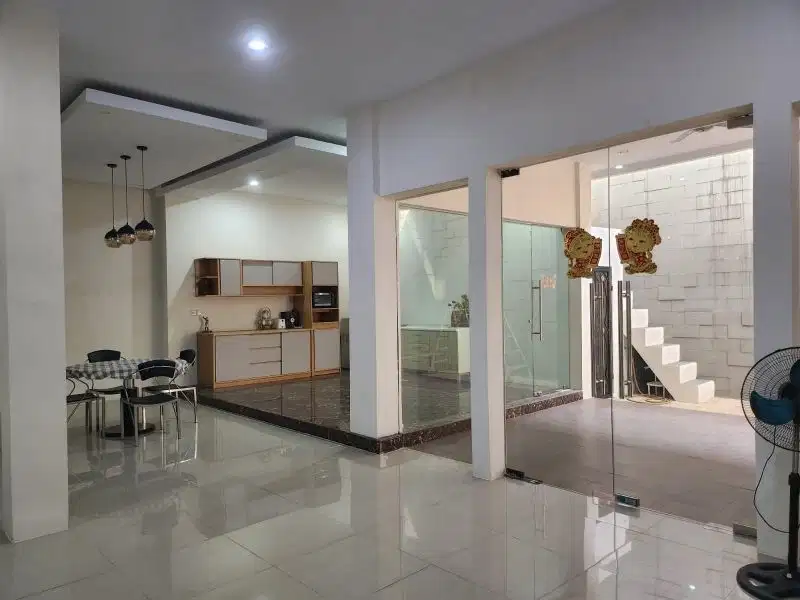 DIJUAL Rumah PIK Cluster Rome 10x25 m2 Semi Furnish 2,5 lantai