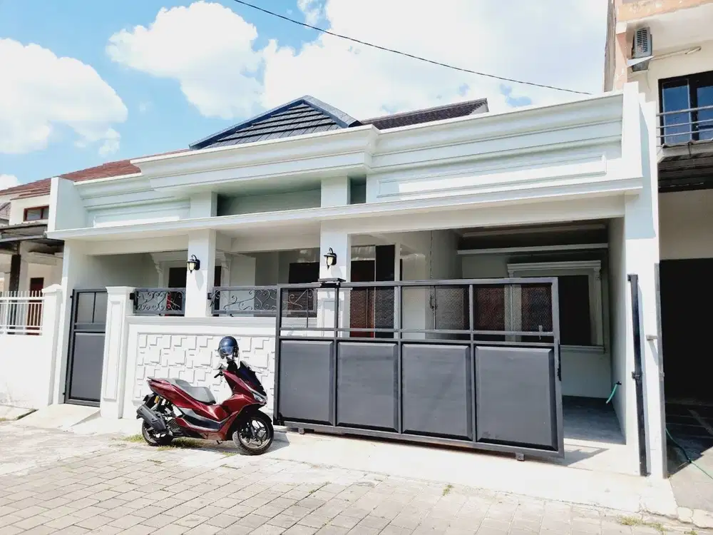 Rumah Cantik Semi Klasik Modern di Cluster One Gate Gentan