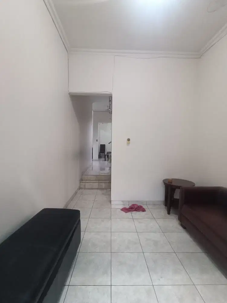 Jual rumah di daan mogot baru (komplek perumahan) cluster