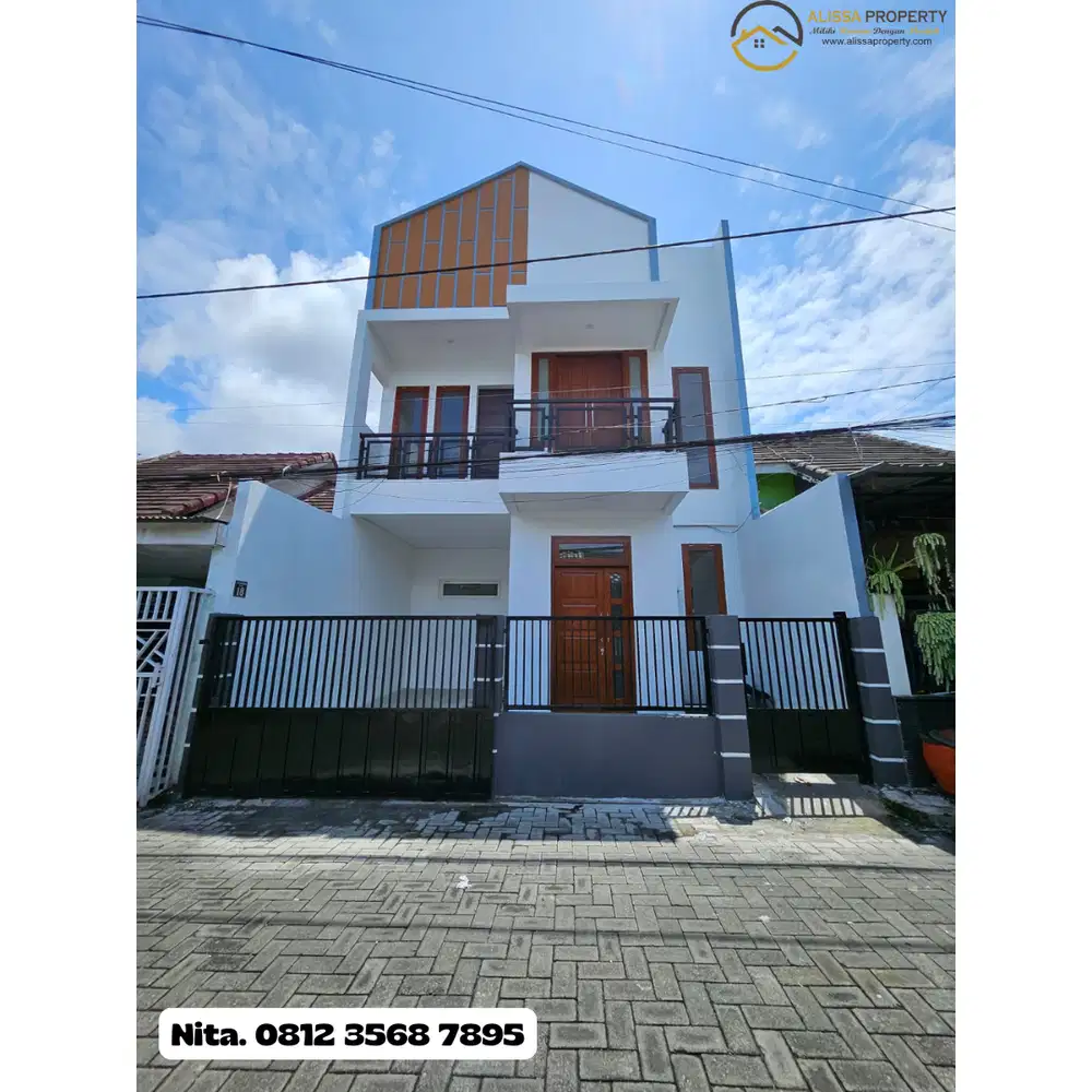 RUMAH 2 LANTAI MEWAH — SHM DENGAN KUSEN KAYU JATI OVEN SUHAT MALANG