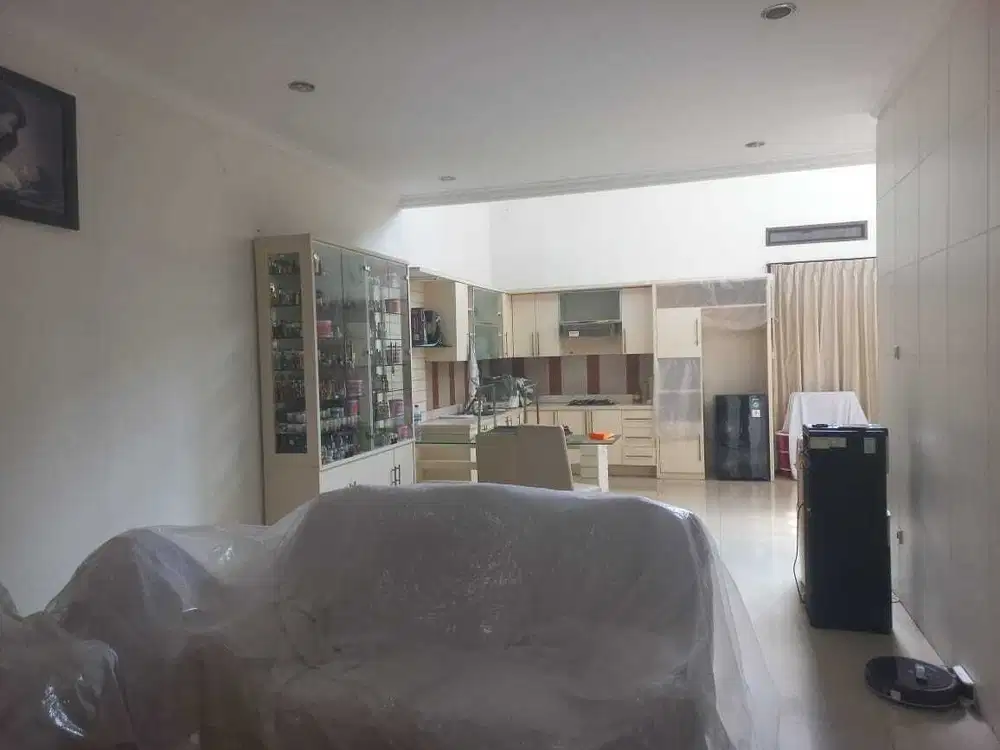 Dijual Rumah semifurnish di Setraduta Cemara