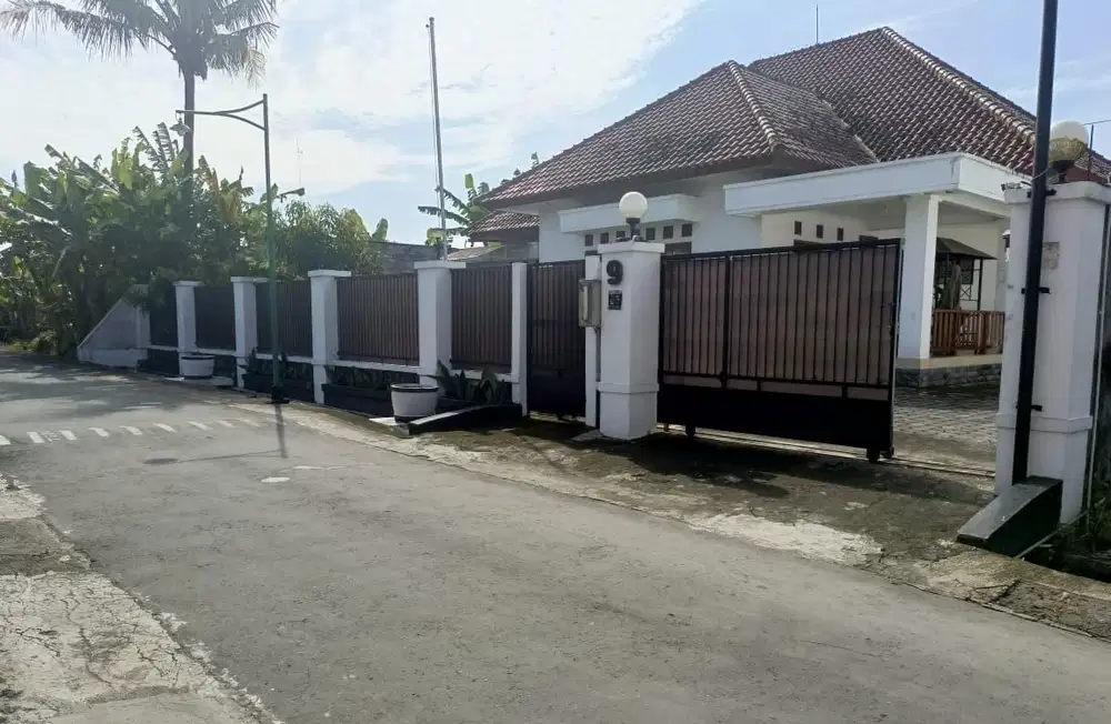 RUMAH LUAS MURAH STRATEGIS DEKAT JL DAMAI NGAGLIK SLEMAN YOGYA