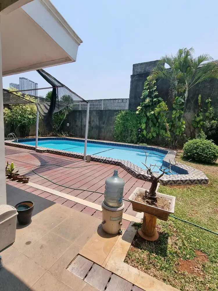 Rumah Megah Siap Huni di Jakarta Selatan Ada Kolam Renang