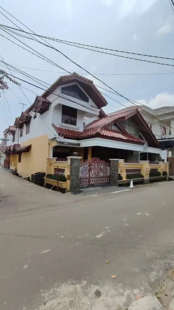 Rumah Mewah Dalam Perumahan Duren Sawit Kec. Duren Sawit Jakarta Timur