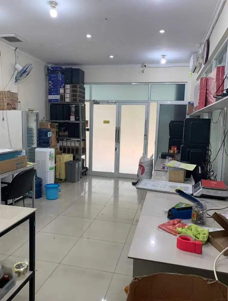 Dijual Ruko Hoek 4 Lantai Siap Pakai di Taman Surya V