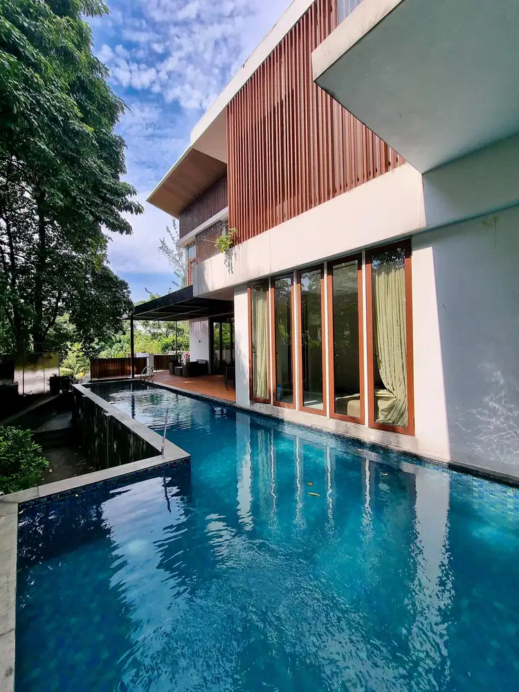 Rumah 3 lantai di Simprug Golf, Jakarta Selatan